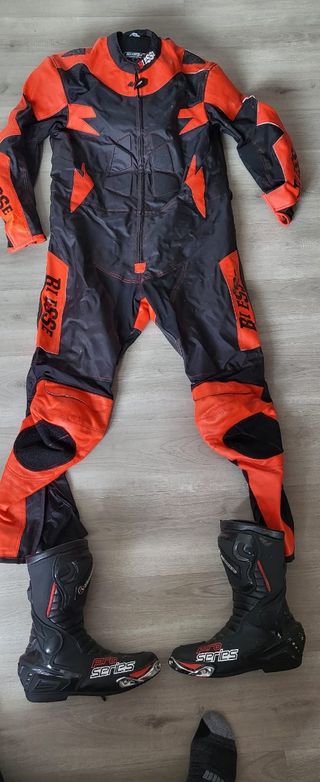 Mono de moto completo y botas
