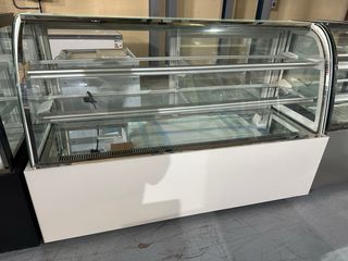 Vitrina pastelera refrigerada
