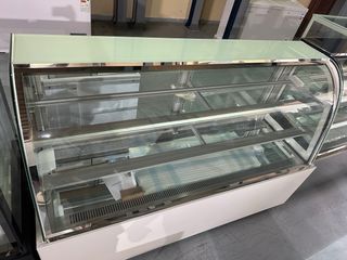 Vitrina pastelera refrigerada