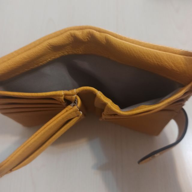 Portafoglio giallo