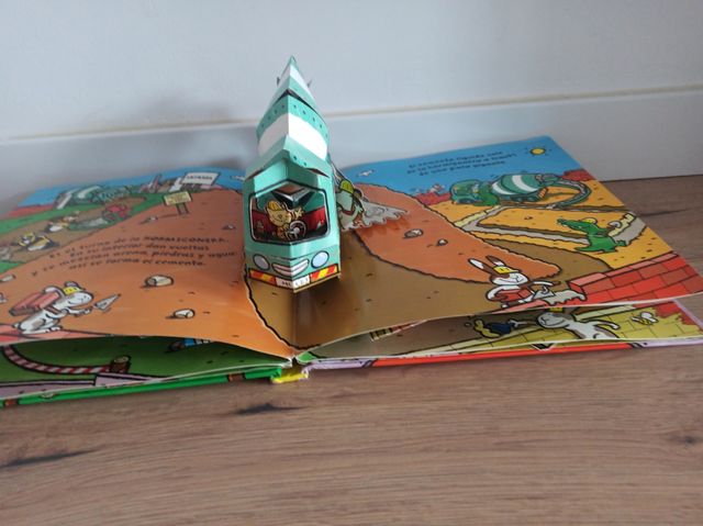 Gato y perro en las obras