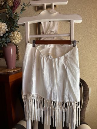 Top lino flecos escote hatler atado al cuello ZARA