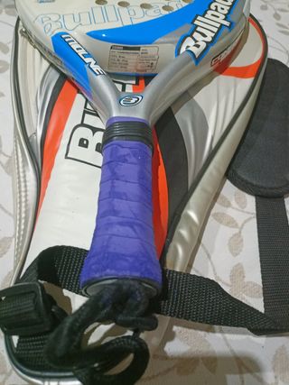 Raqueta pádel Bullpadel con funda