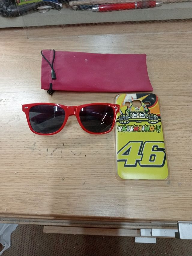 Gafas de sol y protector movil