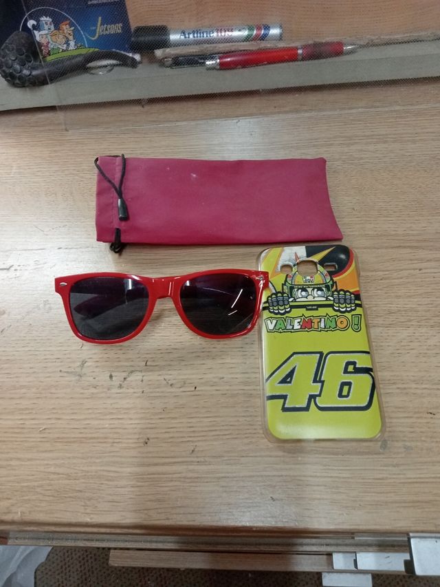 Gafas de sol y protector movil