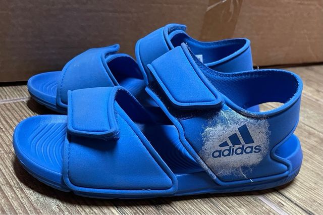 Zapatillas Adidas piscina. Talla 32