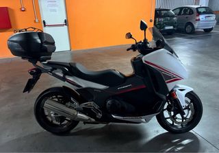 Honda integra 750 sport