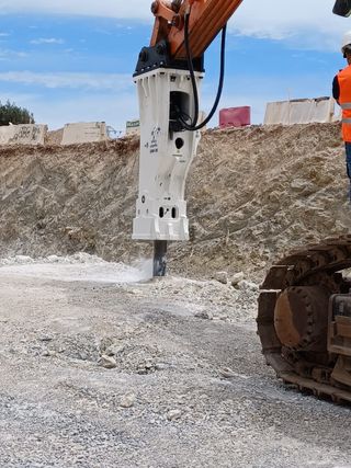 Demolición y escollera