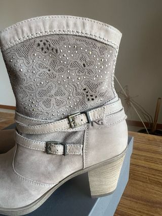 Stivaletti estivi nuovi