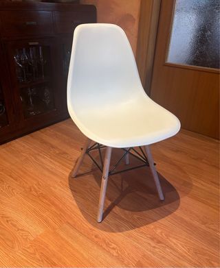Sillas blancas