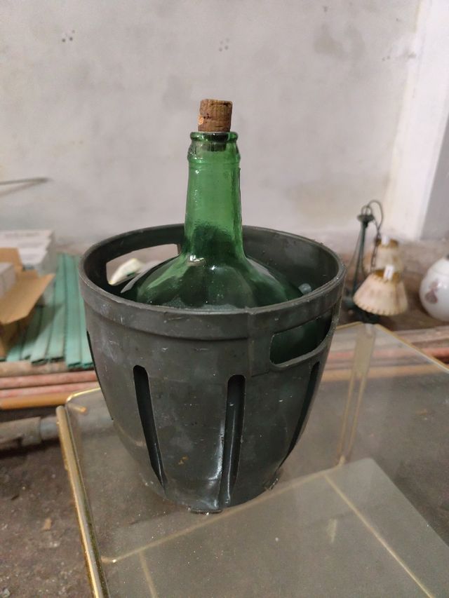 Botella cristal antigua