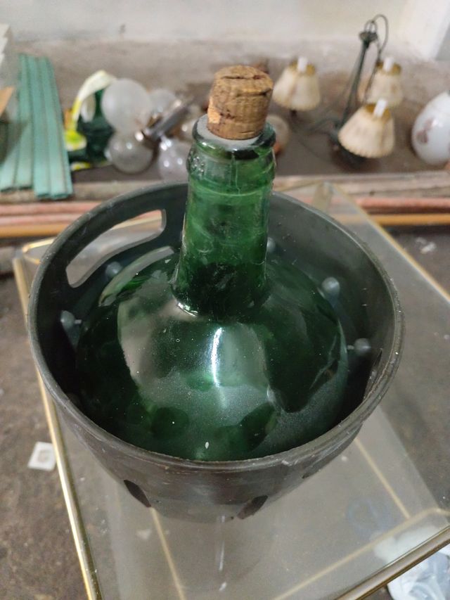 Botella cristal antigua