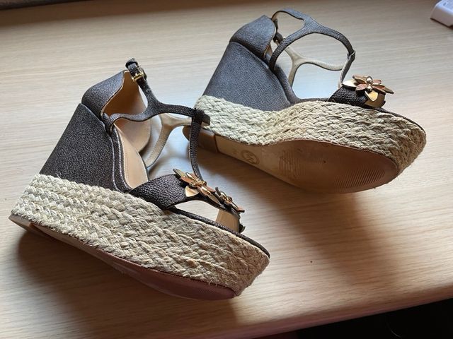 Sandalias Mickael Koors preciosas