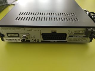 Mini Reproductor CD-DVD con USB.