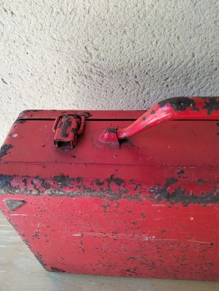 Antigua maleta industrial