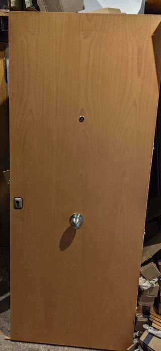 Puerta entrada de madera blindada