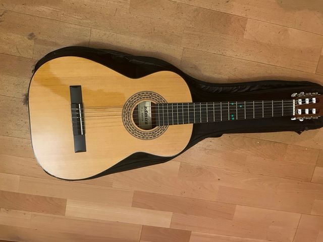 Guitarra española para niños con funda