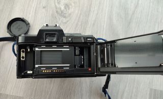 Cámara MINOLTA 7000+objetivo TANROM 90-300+ Flash