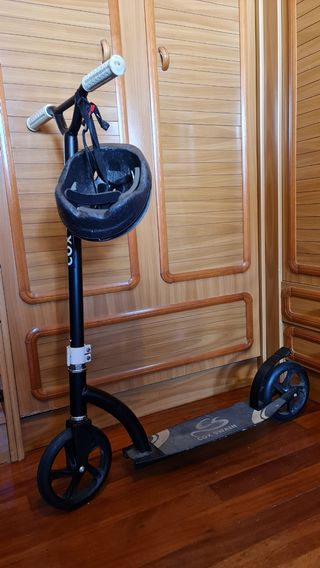 Vendo patinete y regalo xasco. Poco uso