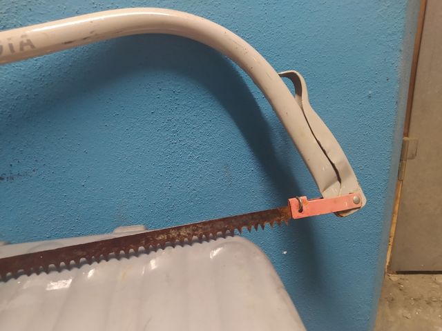 Sierra de cortar ramas para jardin