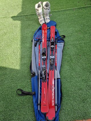 Esquís Botas y Bastones