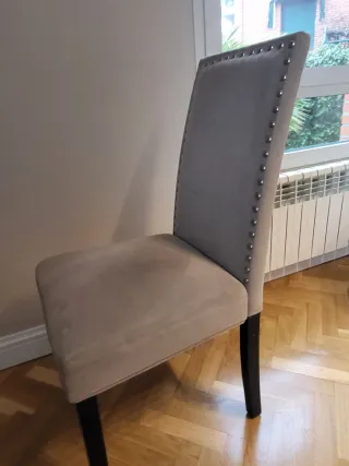 4 Sillas Borgia Conti. Ante Gris con tachuela.