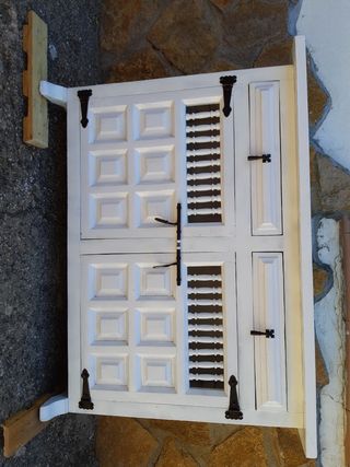 Mobili castigliani in legno di pino