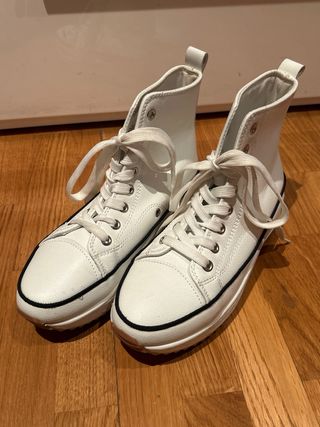 Zapatillas blancas estilo Converse