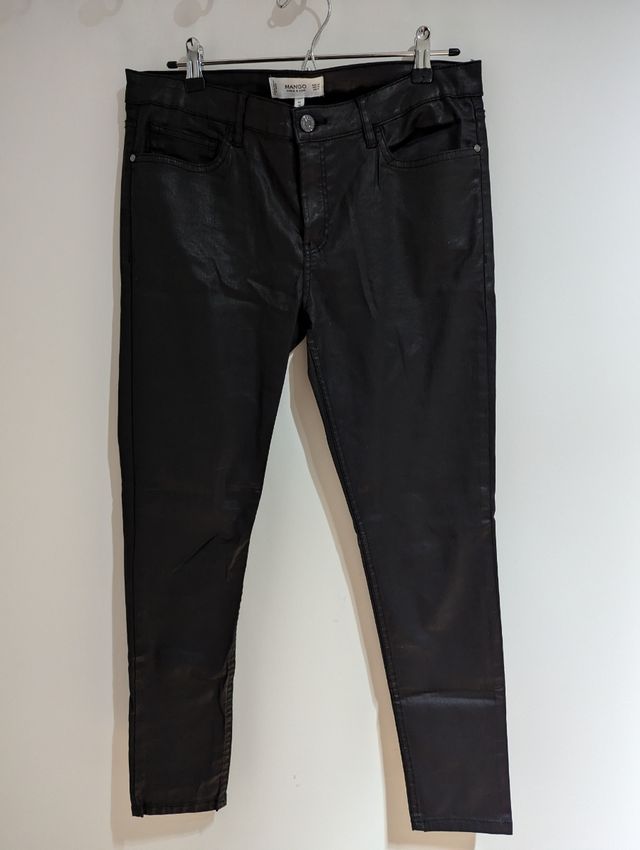 Pantalón elástico efecto encerado