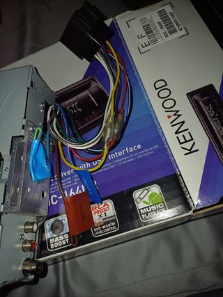 Autoradio CD con Interfaz USB KDC-164UR