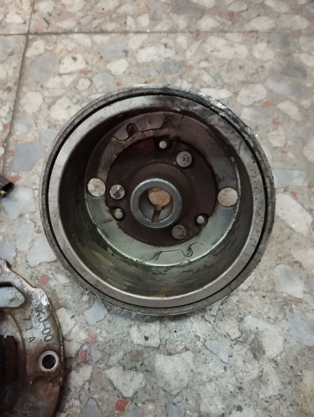 Plato magnetico aprilia