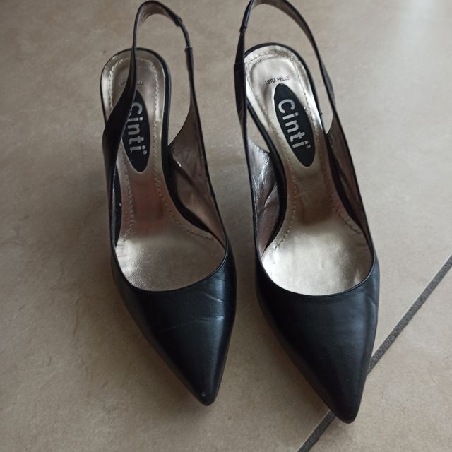 Chanel nere in pelle