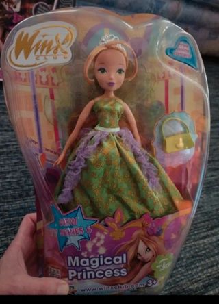 bambola winx Flora