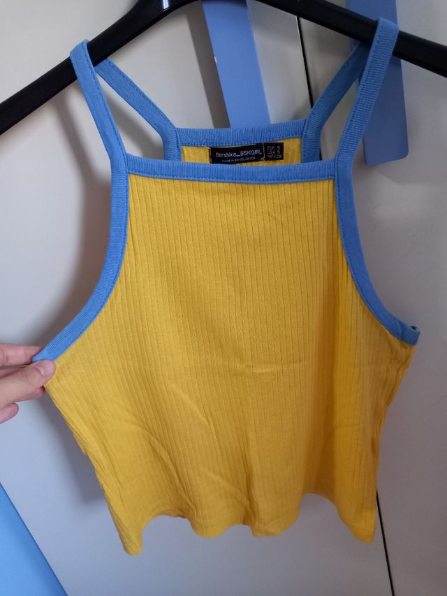 Top Bershka taglia S giallo celeste