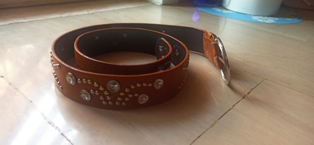 Cinta marrone con strass in buono stato