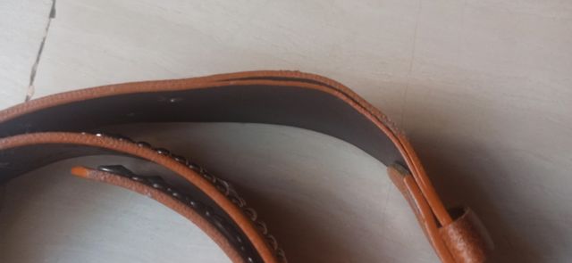 Cinta marrone con strass in buono stato