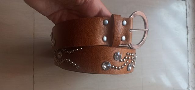 Cinta marrone con strass in buono stato