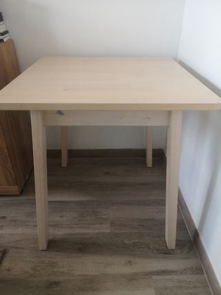 Mesa pequeña madera especial 