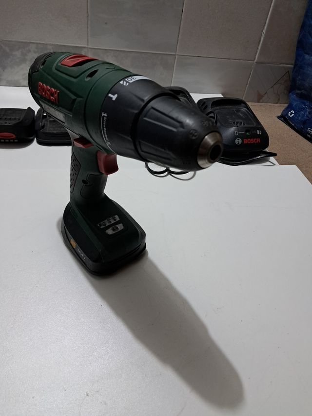 Atornillador, percutor 14'4 v