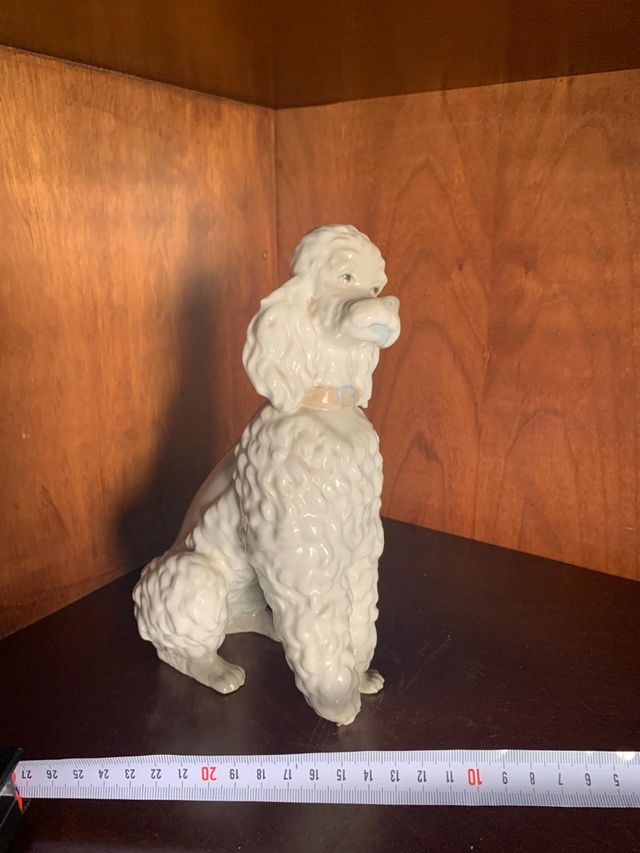 Figura caniche sentado lladro