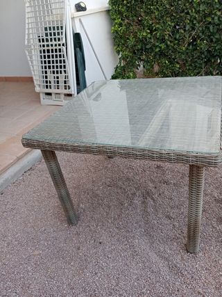Mesa jardín con sillón