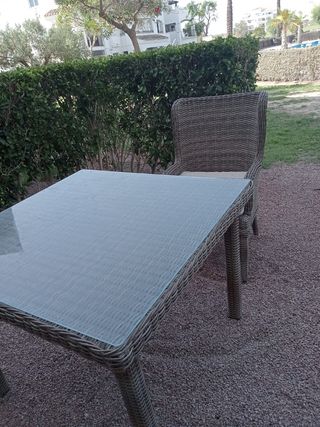 Mesa jardín con sillón