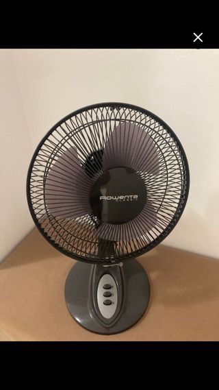 ventilador sobre mesa