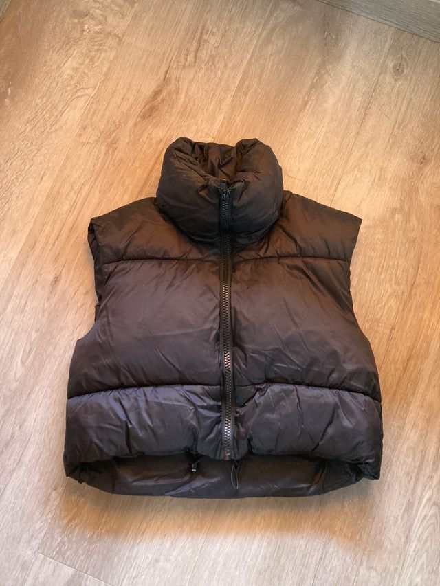 Chaleco negro acolchado