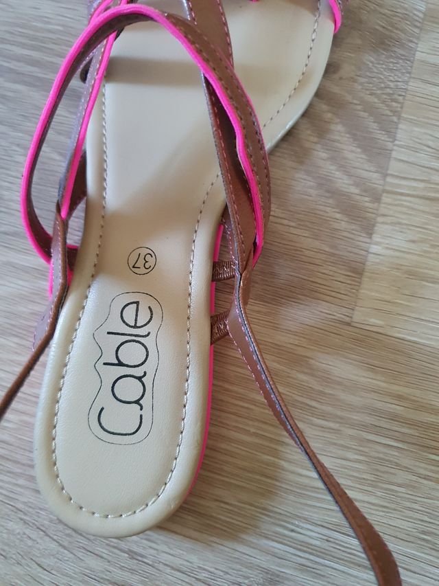 Chanclas de piel talla 37 o 36