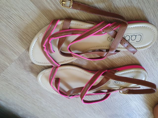 Chanclas de piel talla 37 o 36