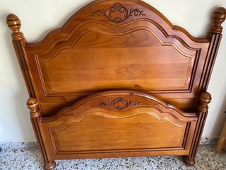 Cabecero, piecero y somier.