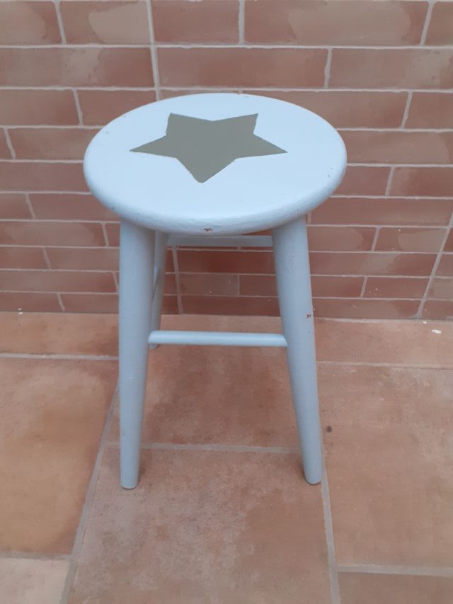 Bellissimo sgabello in legno Shabby Chic a forma di stella