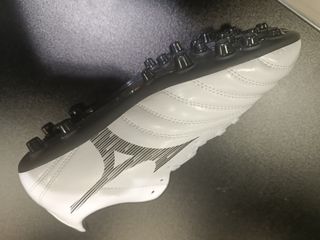 Bora Mizuno blanca negra varias tallas 