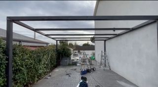 Puerta metálica y estructuras metalicas